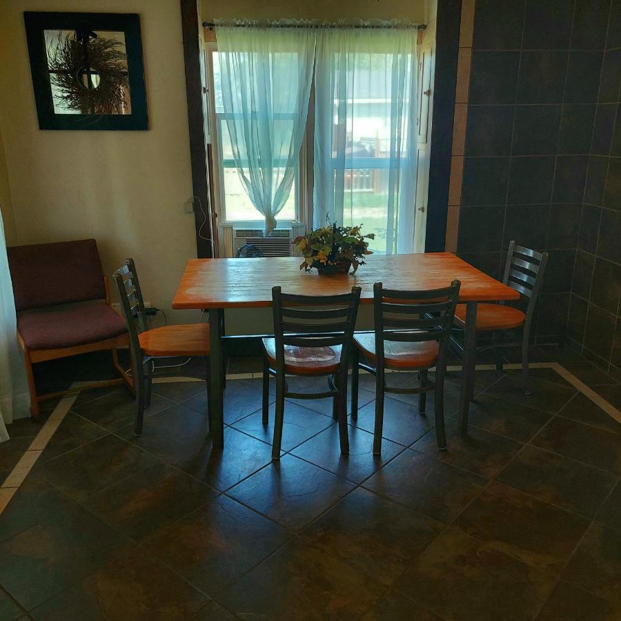 Vintage Cozy Family Home Near National Parks سانت أنتوني المظهر الخارجي الصورة